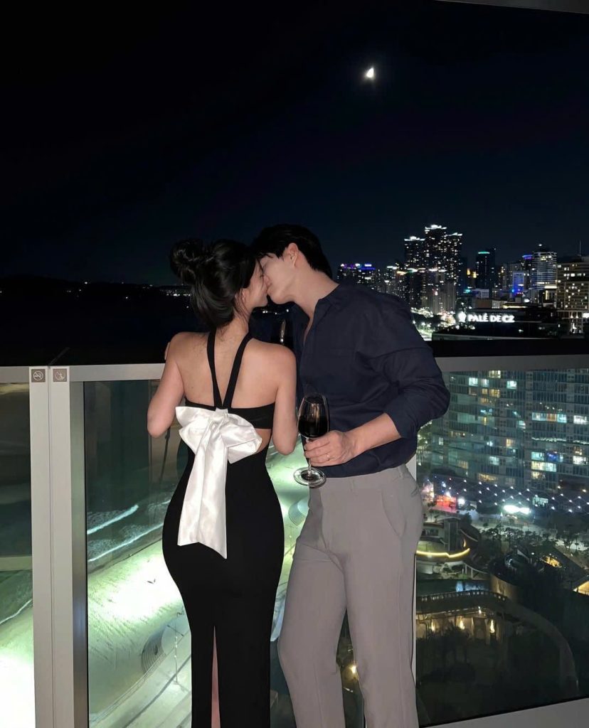 Kim Chủ Giả Mất Trí Để Cưới Tôi