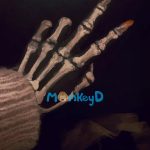 Ngón tay đứt trong chậu hoa