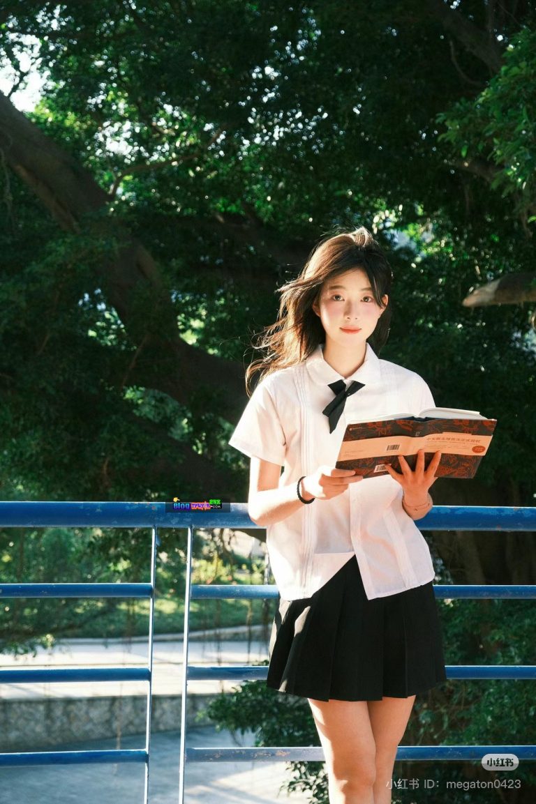 Xuyên Sách Vào Vai Con Gái Của Tiểu Tam